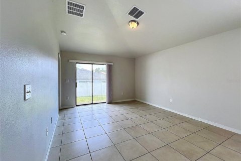 House in Zephyrhills, Florida 3 bedrooms, 135.73 sq.m. № 2266998 - photo 12