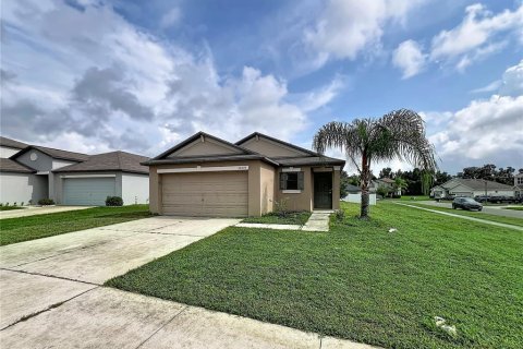 House in Zephyrhills, Florida 3 bedrooms, 135.73 sq.m. № 2266998 - photo 2
