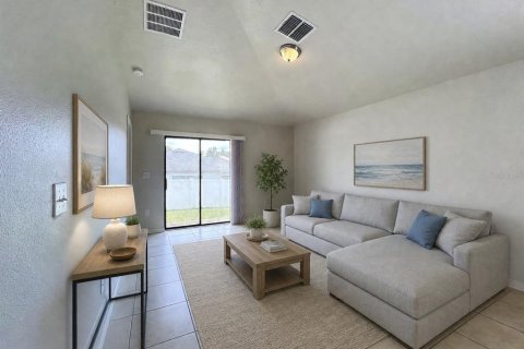 House in Zephyrhills, Florida 3 bedrooms, 135.73 sq.m. № 2266998 - photo 10