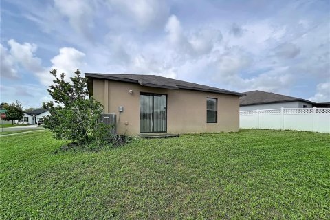 House in Zephyrhills, Florida 3 bedrooms, 135.73 sq.m. № 2266998 - photo 25