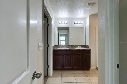 House in Zephyrhills, Florida 3 bedrooms, 135.73 sq.m. № 2266998 - photo 17