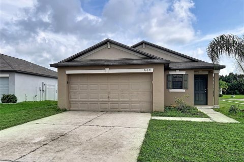 House in Zephyrhills, Florida 3 bedrooms, 135.73 sq.m. № 2266998 - photo 5