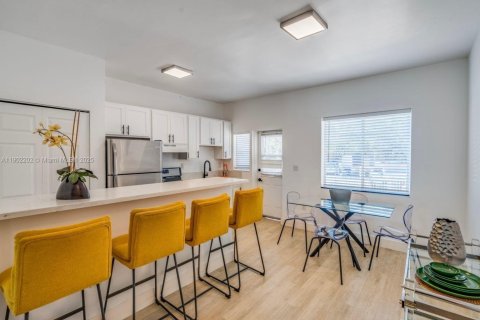 House in Miami, Florida 2 bedrooms, 88.26 sq.m. № 1953620 - photo 5