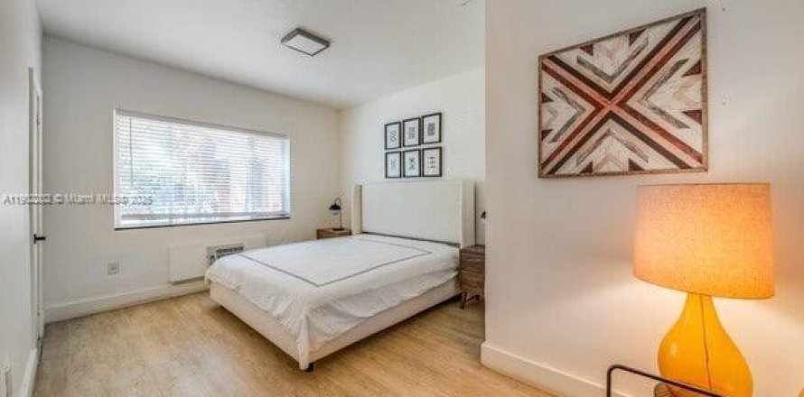 House in Miami, Florida 2 bedrooms, 88.26 sq.m. № 1953620