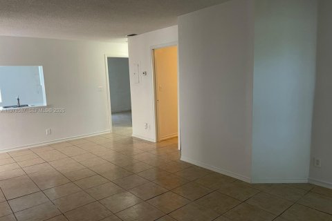 Condominio en venta en Tamarac, Florida, 3 dormitorios, 117.34 m2 № 2044455 - foto 4