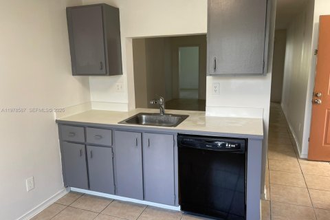 Condominio en venta en Tamarac, Florida, 3 dormitorios, 117.34 m2 № 2044455 - foto 9