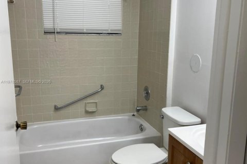 Condominio en venta en Tamarac, Florida, 3 dormitorios, 117.34 m2 № 2044455 - foto 5