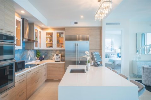 Condo in Sarasota, Florida, 2 bedrooms  № 1904907 - photo 11