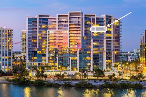 Condo in Sarasota, Florida, 2 bedrooms  № 1904907 - photo 1