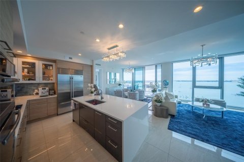 Condo in Sarasota, Florida, 2 bedrooms  № 1904907 - photo 10