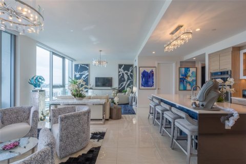 Condo in Sarasota, Florida, 2 bedrooms  № 1904907 - photo 13