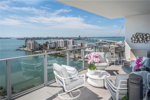 Condo in Sarasota, Florida, 2 bedrooms  № 1904907 - photo 3