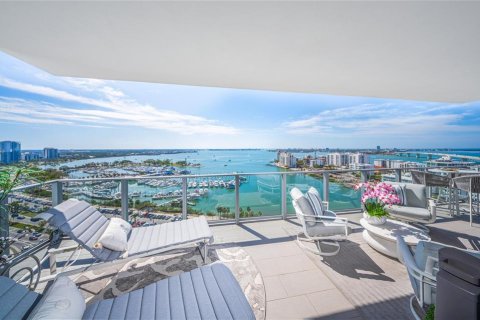 Condo in Sarasota, Florida, 2 bedrooms  № 1904907 - photo 2