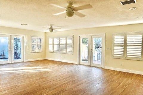 Casa en alquiler en North Redington Beach, Florida, 4 dormitorios, 252.23 m2 № 1677242 - foto 3