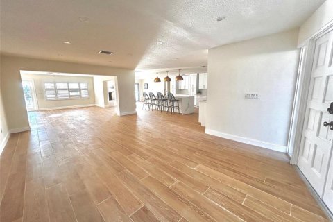 Casa en alquiler en North Redington Beach, Florida, 4 dormitorios, 252.23 m2 № 1677242 - foto 9