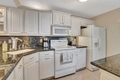 Condo in Boca Raton, Florida, 2 bedrooms  № 1948019 - photo 9