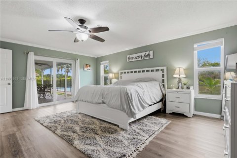 House in Coral Springs, Florida 4 bedrooms, 157.93 sq.m. № 2066138 - photo 13