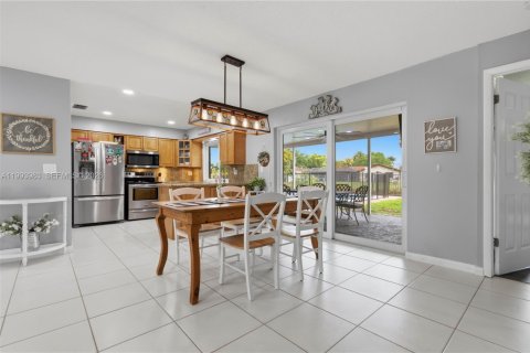 House in Coral Springs, Florida 4 bedrooms, 157.93 sq.m. № 2066138 - photo 11