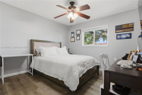 House in Coral Springs, Florida 4 bedrooms, 157.93 sq.m. № 2066138 - photo 14