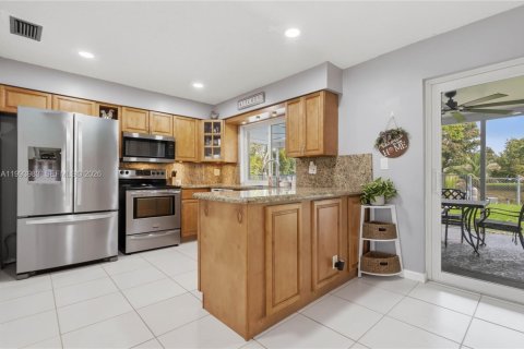 House in Coral Springs, Florida 4 bedrooms, 157.93 sq.m. № 2066138 - photo 7