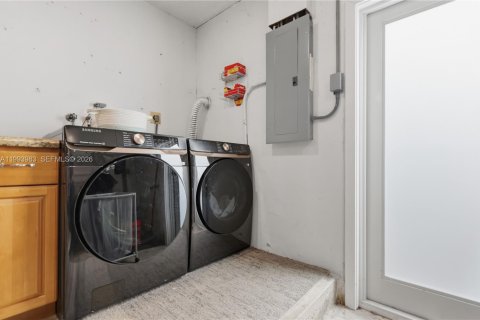 House in Coral Springs, Florida 4 bedrooms, 157.93 sq.m. № 2066138 - photo 17