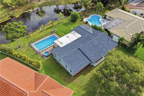 House in Coral Springs, Florida 4 bedrooms, 157.93 sq.m. № 2066138 - photo 26