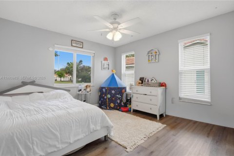 House in Coral Springs, Florida 4 bedrooms, 157.93 sq.m. № 2066138 - photo 16