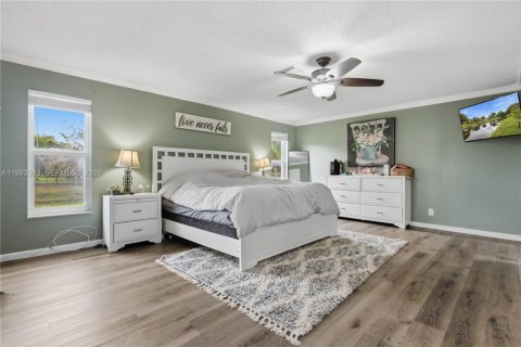 House in Coral Springs, Florida 4 bedrooms, 157.93 sq.m. № 2066138 - photo 12