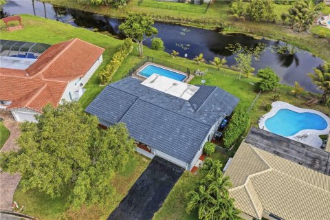 House in Coral Springs, Florida 4 bedrooms, 157.93 sq.m. № 2066138 - photo 27