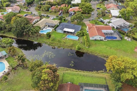 House in Coral Springs, Florida 4 bedrooms, 157.93 sq.m. № 2066138 - photo 29