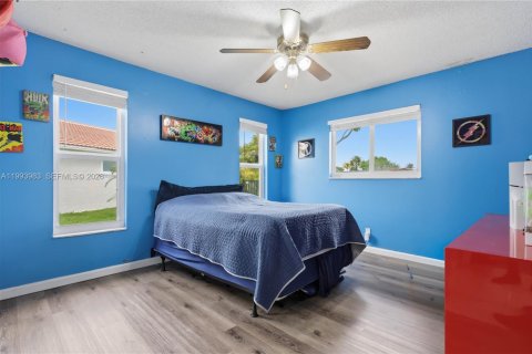 House in Coral Springs, Florida 4 bedrooms, 157.93 sq.m. № 2066138 - photo 20