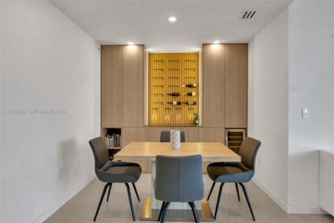 Copropriété à louer à Miami, Floride: 2 chambres, 99.87 m2 № 2025756 - photo 4