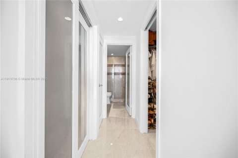 Купить кондоминиум в Майами-Бич, Флорида 1 спальня, 86.4м2, № 1968471 - фото 24