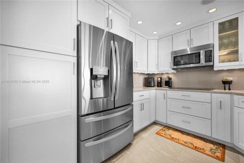 Купить кондоминиум в Майами-Бич, Флорида 1 спальня, 86.4м2, № 1968471 - фото 2