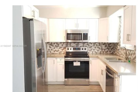 Casa en venta en Wilton Manors, Florida, 3 dormitorios, 111.95 m2 № 2154513 - foto 4