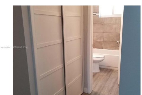 Casa en venta en Wilton Manors, Florida, 3 dormitorios, 111.95 m2 № 2154513 - foto 6