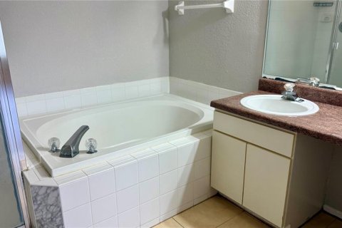 Condominio en alquiler en Tampa, Florida, 2 dormitorios, 117.99 m2 № 1907667 - foto 14