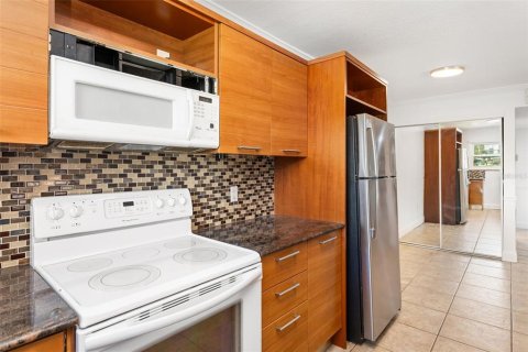 Купить кондоминиум в Сарасота, Флорида 6 комнат, 82.5м2, № 2091591 - фото 16