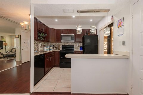 Condo in Miami, Florida, 2 bedrooms  № 1714178 - photo 11