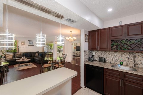 Condo in Miami, Florida, 2 bedrooms  № 1714178 - photo 13