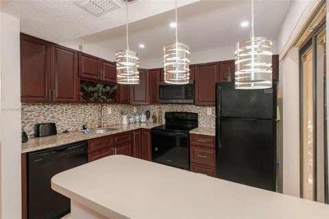 Condo in Miami, Florida, 2 bedrooms  № 1714178 - photo 12