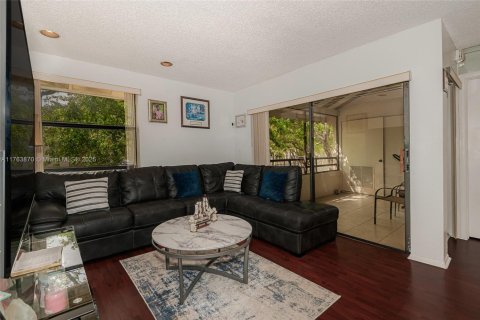Condo in Miami, Florida, 2 bedrooms  № 1714178 - photo 5