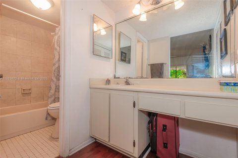 Condo in Miami, Florida, 2 bedrooms  № 1714178 - photo 22