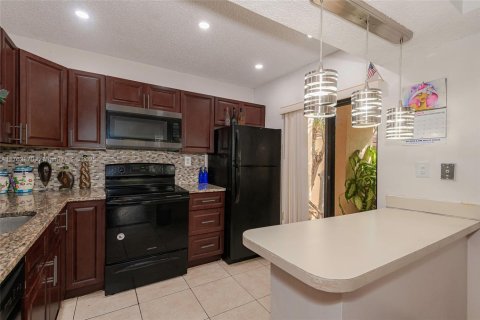 Condo in Miami, Florida, 2 bedrooms  № 1714178 - photo 10