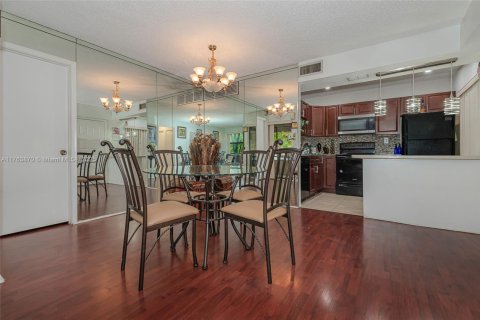 Condo in Miami, Florida, 2 bedrooms  № 1714178 - photo 8