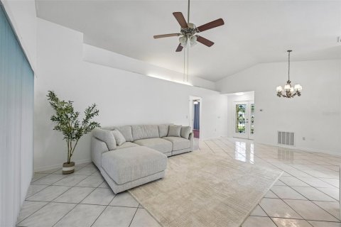 Villa ou maison à vendre à Sarasota, Floride: 3 chambres, 125.42 m2 № 2399428 - photo 9