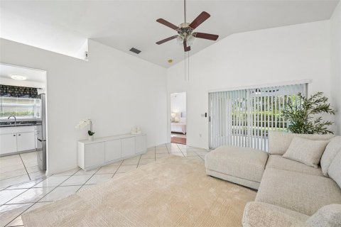 Villa ou maison à vendre à Sarasota, Floride: 3 chambres, 125.42 m2 № 2399428 - photo 10
