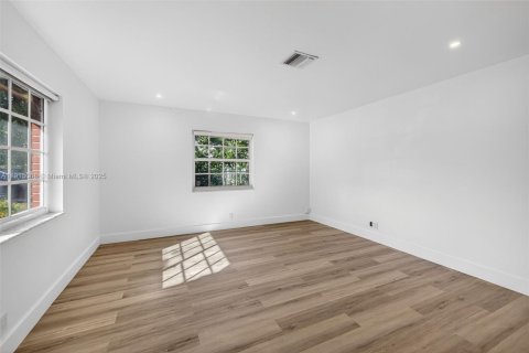 House in Coral Springs, Florida 2 bedrooms, 111.48 sq.m. № 1973996 - photo 4