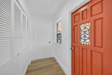 House in Coral Springs, Florida 2 bedrooms, 111.48 sq.m. № 1973996 - photo 3