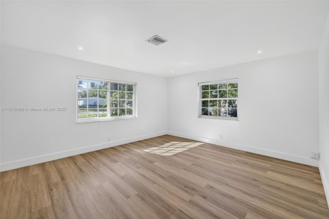 House in Coral Springs, Florida 2 bedrooms, 111.48 sq.m. № 1973996 - photo 5